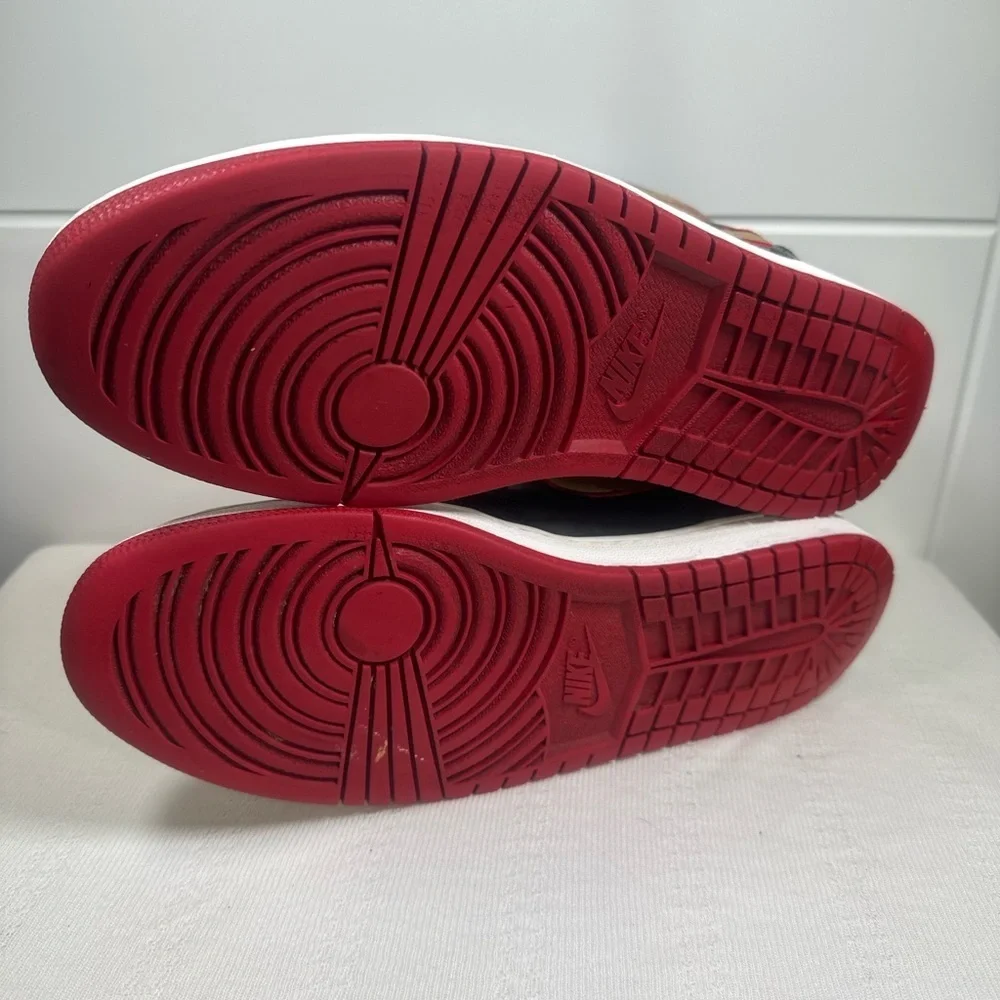 Air Jordan 1 Mid 'Black Gold Red Sneakers